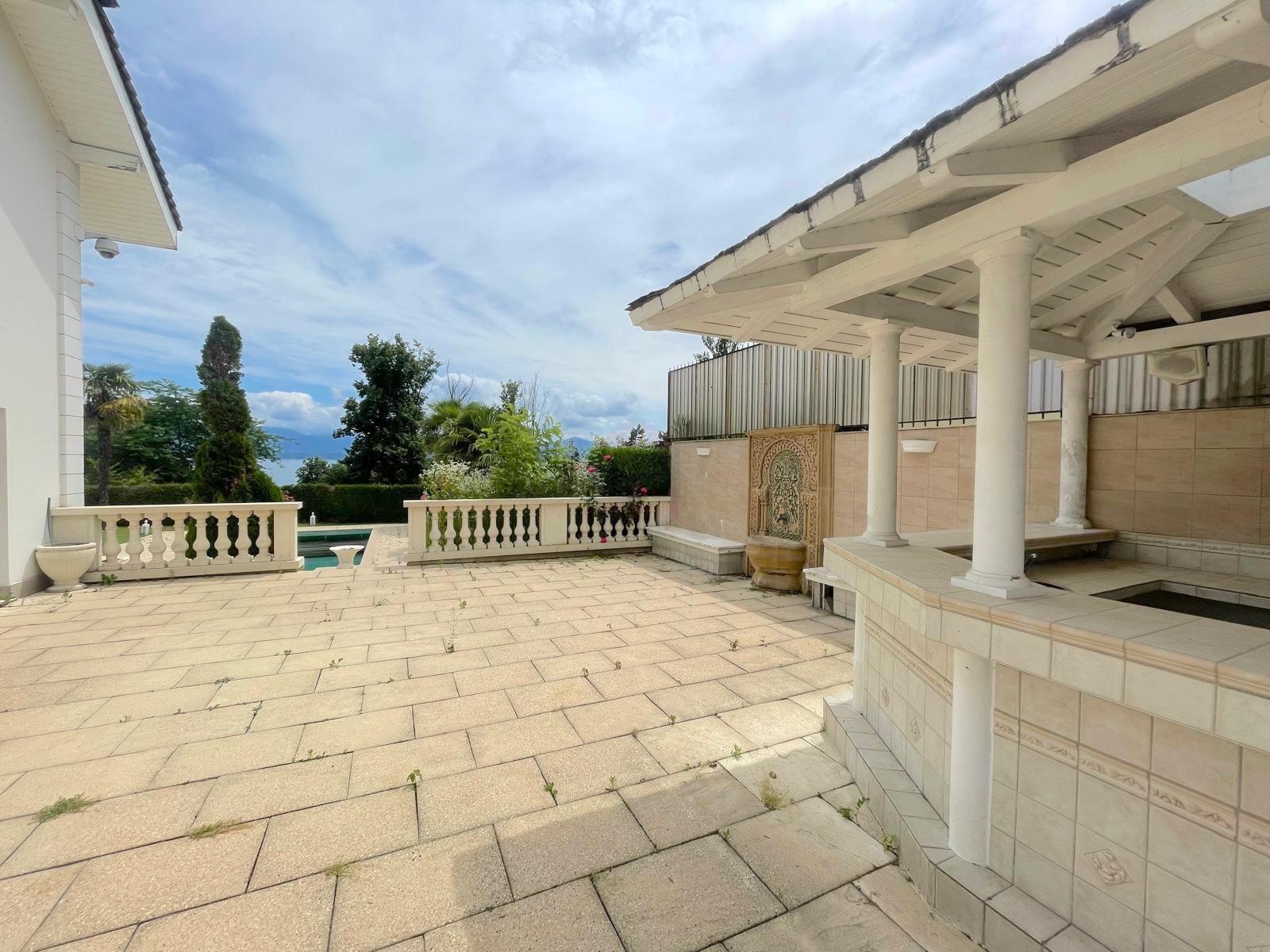 Splendide maison mitoyenne avec piscine et vue lac