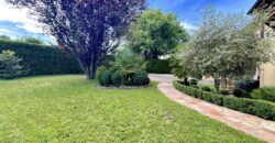 House with garden, terrace and outdoor living area