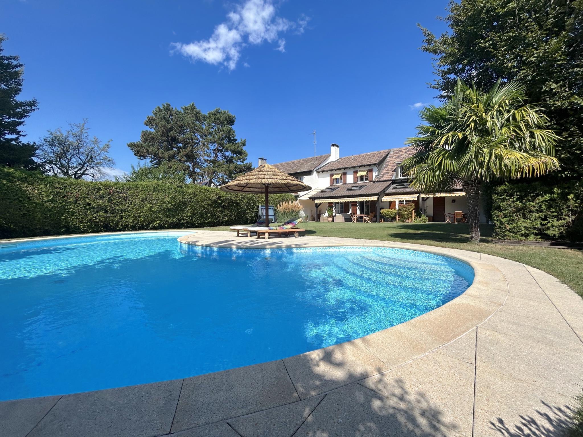 Magnificent house with swimming pool