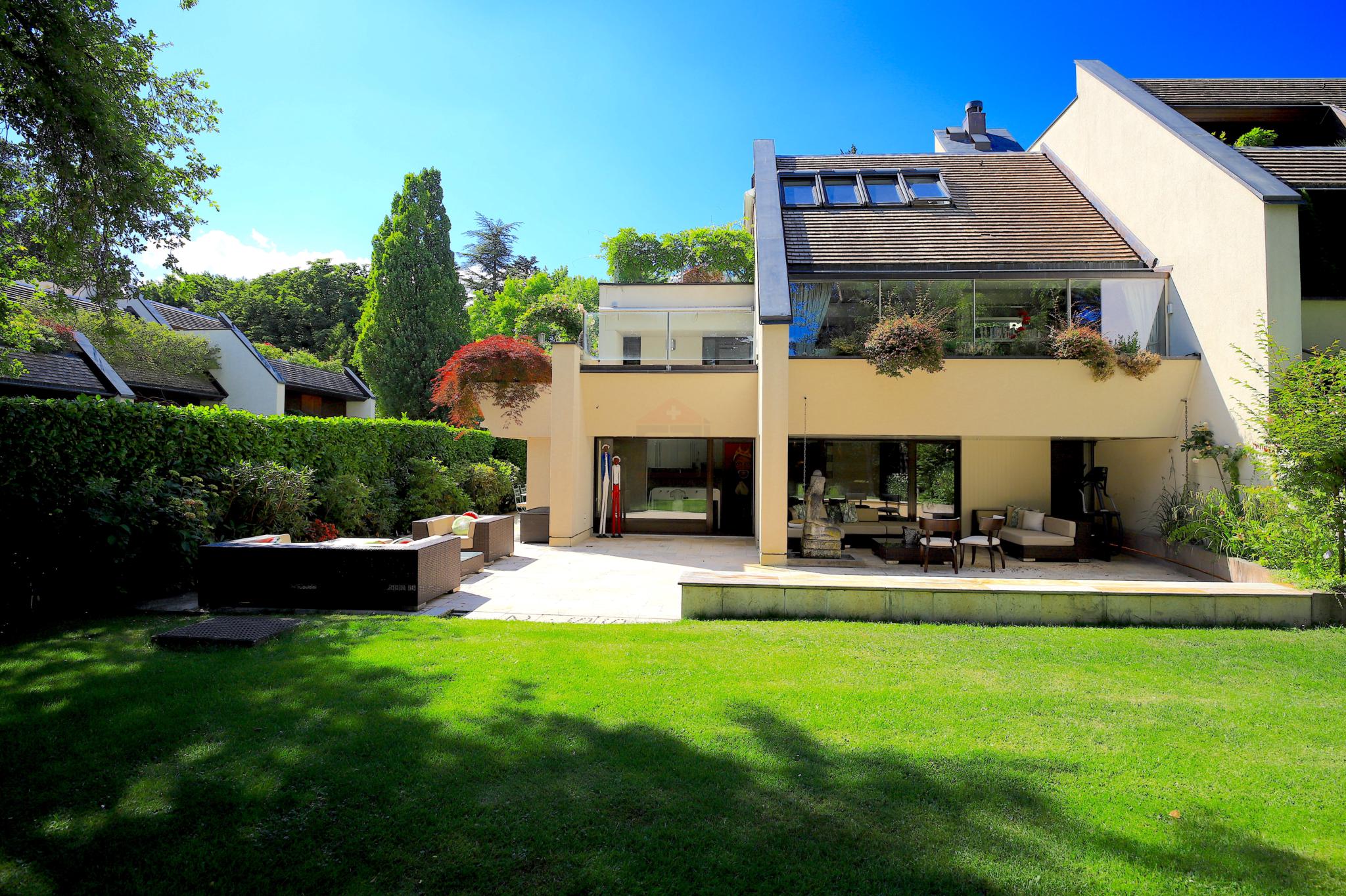 SUBLIME MAISON DE VILLE DE STANDING AVEC JARDIN