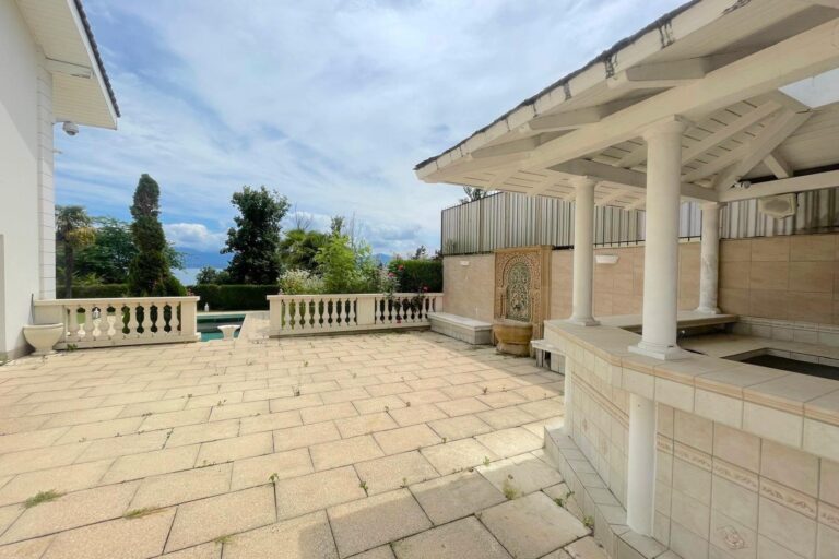 Splendide maison mitoyenne avec piscine et vue lac