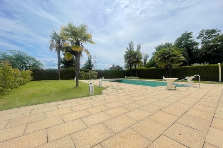 Splendide maison mitoyenne avec piscine et vue lac