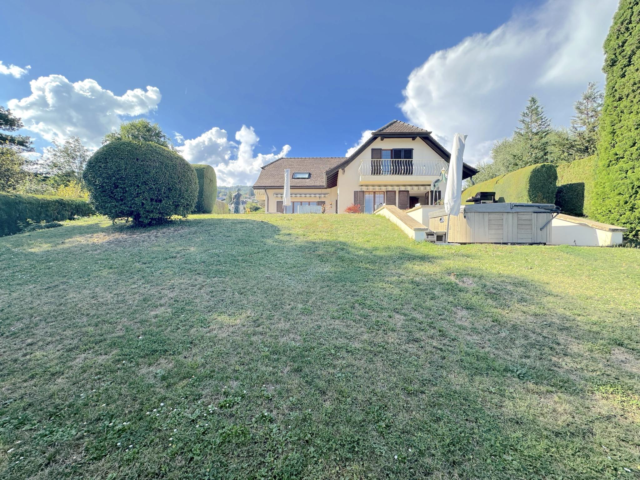 Authentique Maison Vaudoise avec Vue dégagée sur les Alpes et le lac