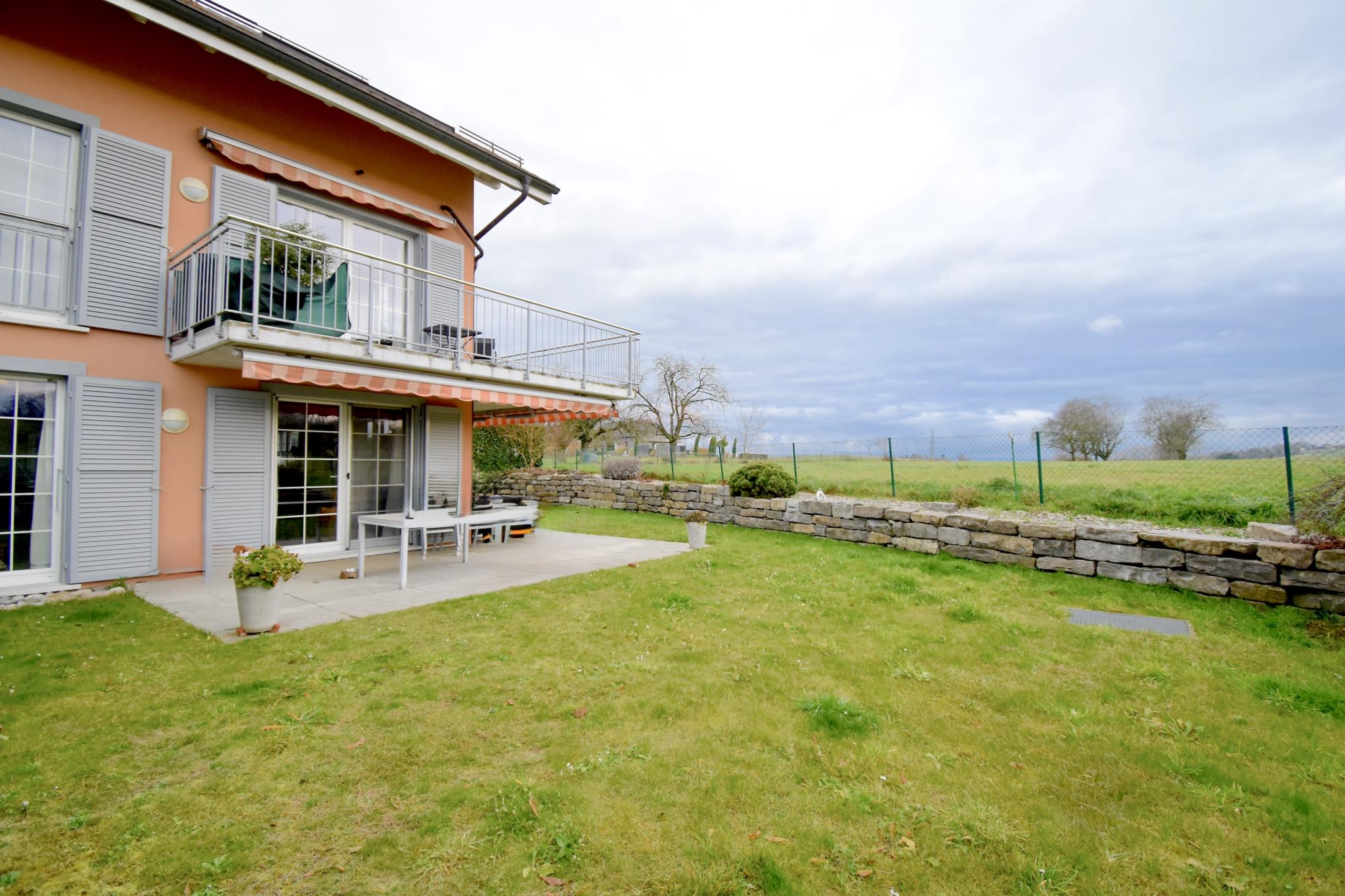 Magnificent apartment with garden and unobstructed view