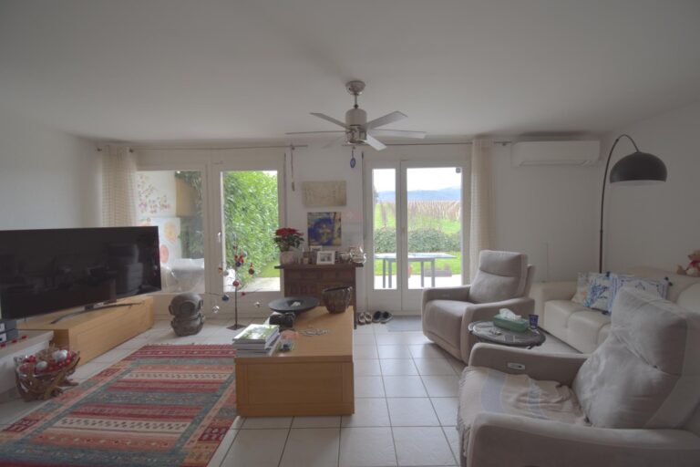 À Founex, votre maison familiale : maison spacieuse avec jardin et vue sur les vignes