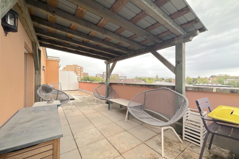 Appartement de 5.5 pièces avec terrasse de 44m2 et vue dégagée