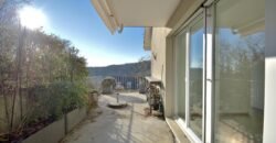 4.5 room apartment with two terraces in Begnins